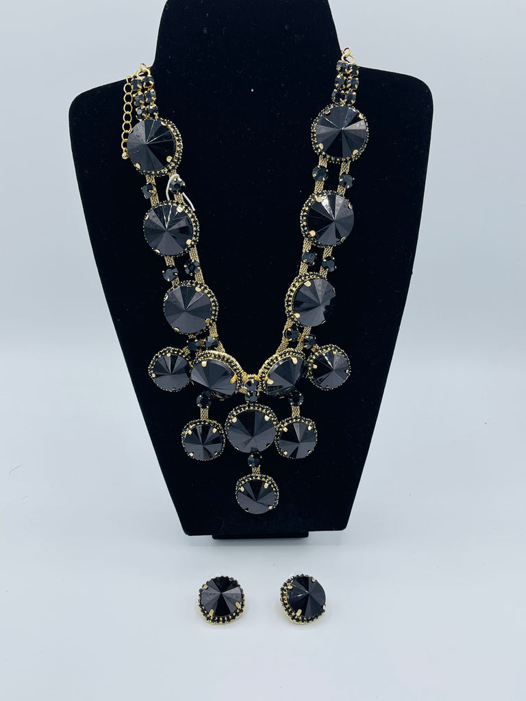 Black and Gold Fashion Necklace with Earrings.